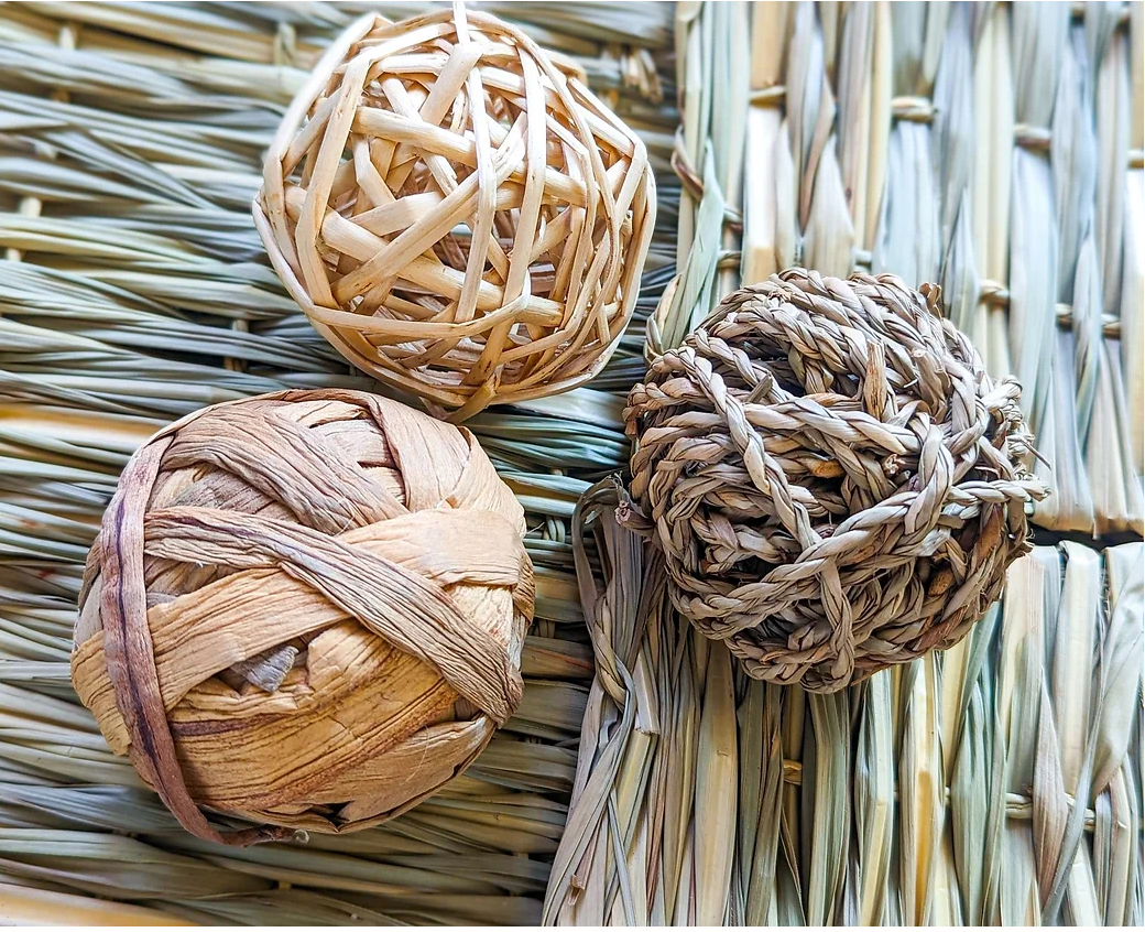 Ensemble de boules de saule, de courge et d'herbe aquatique